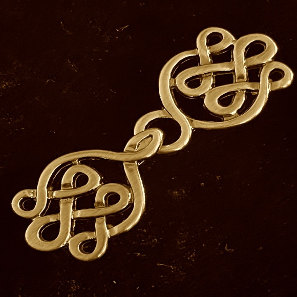 celtic swirl cloak clasp in gold sew on style - Picture 1 of 5